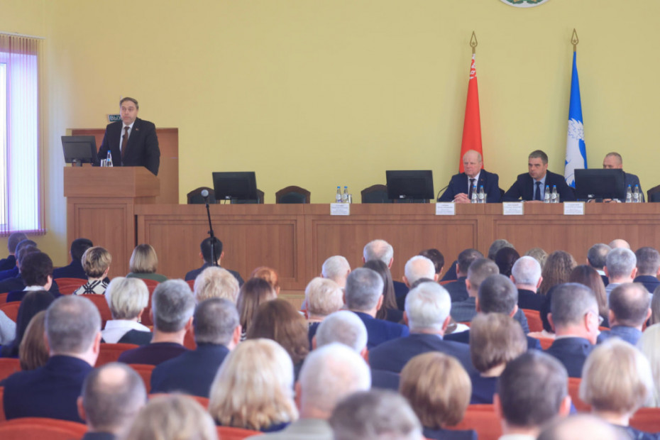 Свислочане приняли участие во встрече с председателем Гродненского облисполкома Владимиром Караником