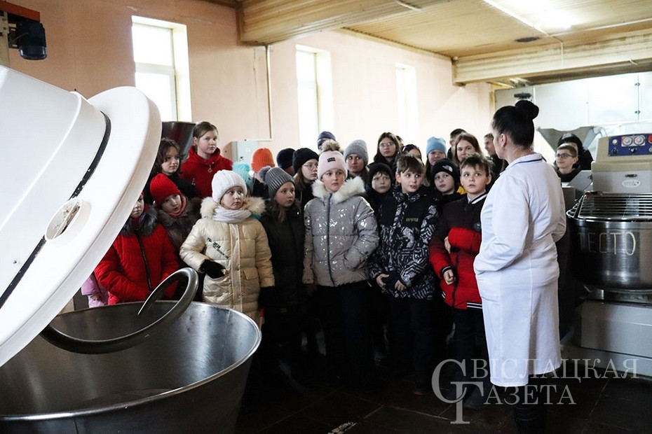 Учащиеся 4 «Б» и 8 «А» класса гимназии № 1 им. К. Калиновского г. Свислочи посетили Свислочскую хлебопекарню