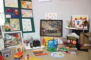 В Свислочской детской школе искусств работает выставка «Спасатели глазами детей»