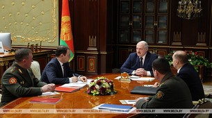 Lukashenko unveils details of talks with Putin, responds to speculations