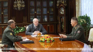 Lukashenko meets with Belarus' Emergencies Minister Sinyavsky