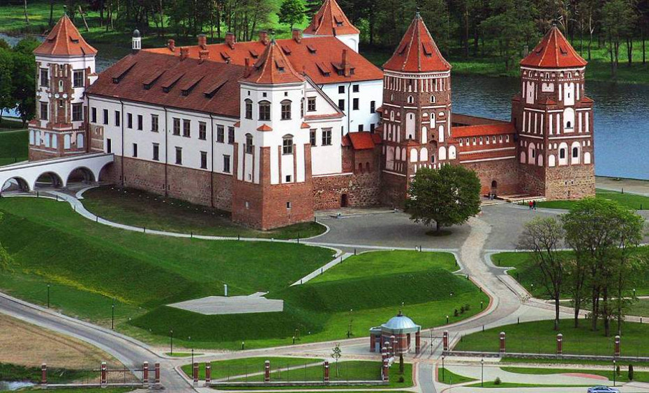 Сокровище Беларуси на 130 фото. В Гродно откроется выставка, посвященная Мирскому замку