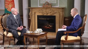 Лукашенко поделился воспоминаниями о Ельцине и рассказал о переговорах с Путиным