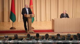 Лукашенко заявляет о дальнейшей поддержке военнослужащих со стороны государства