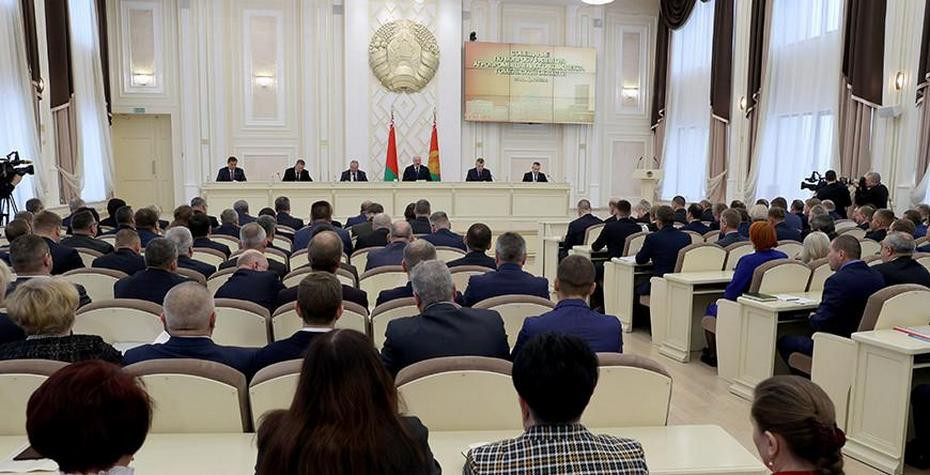 Серьезный разговор по-мужски. Лукашенко требует переломить негативные тенденции в Гомельской области