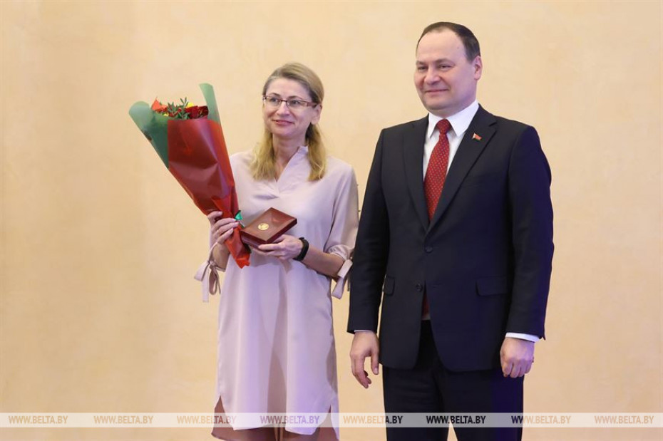 Роман Головченко вручил госнаграды представителям различных сфер