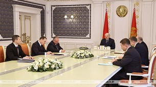 Рашэнні на стыку двух светаў - на нарадзе ў Лукашэнкі абмеркавалі ІТ і фінансы