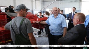 Сацыяльны аспект - Лукашэнка растлумачыў, чаму ў краіне падтрымліваюць сельгаспрадпрыемствы і кааператывы