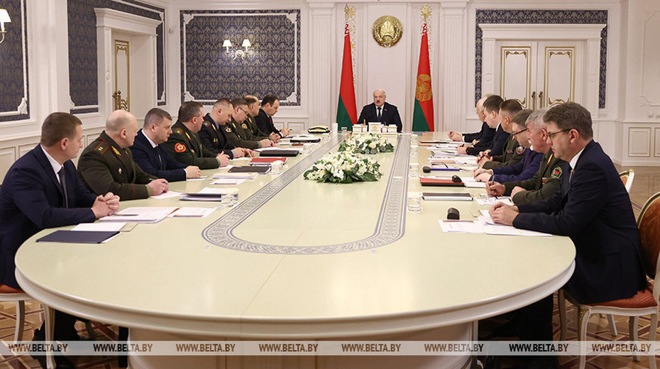 Лукашэнка: забеспячэнне жыллём бюджэтнікаў і асабліва ваеннаслужачых заўсёды будзе ў прыярытэце